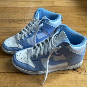 Super Cool, Clean, very gently used Nike Dunk High tops. Hard to find color!